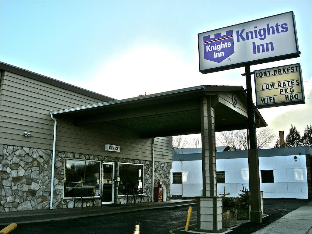 Hotel Knights - Baker 2*